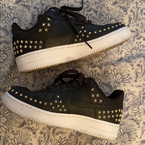 air force 1 black with gold stars